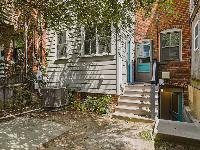 10 S Sheppard St — Photo 32