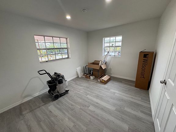 5th image of 1717 Warfield Pl