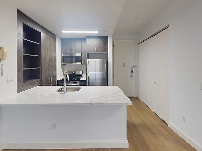 10 Hanover Square — Photo 109