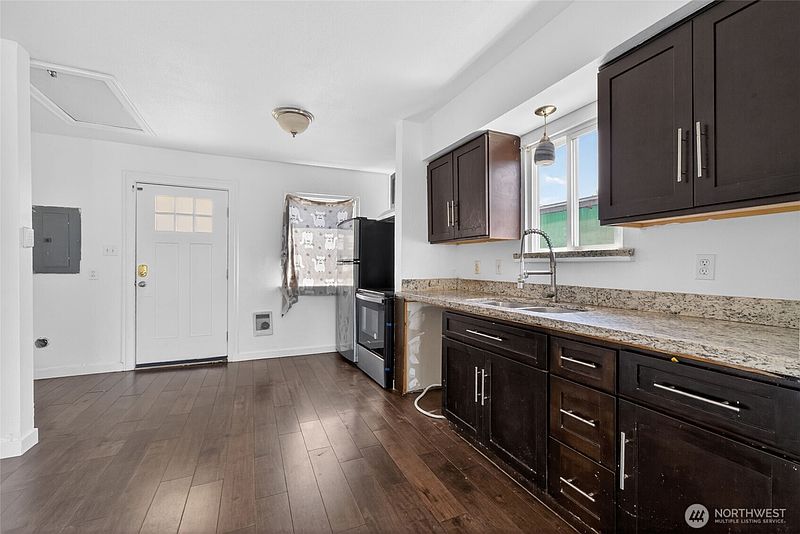 5th image of 110 Lincoln Avenue