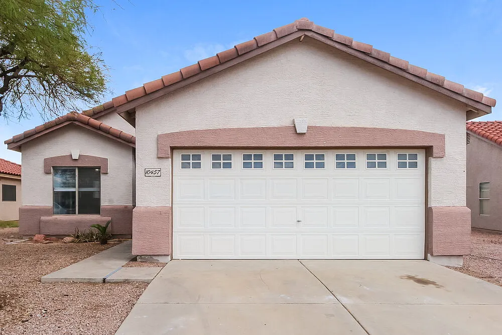 3 bed, 2.0 bath, 1540 sqft, $2,105 — Photo 1