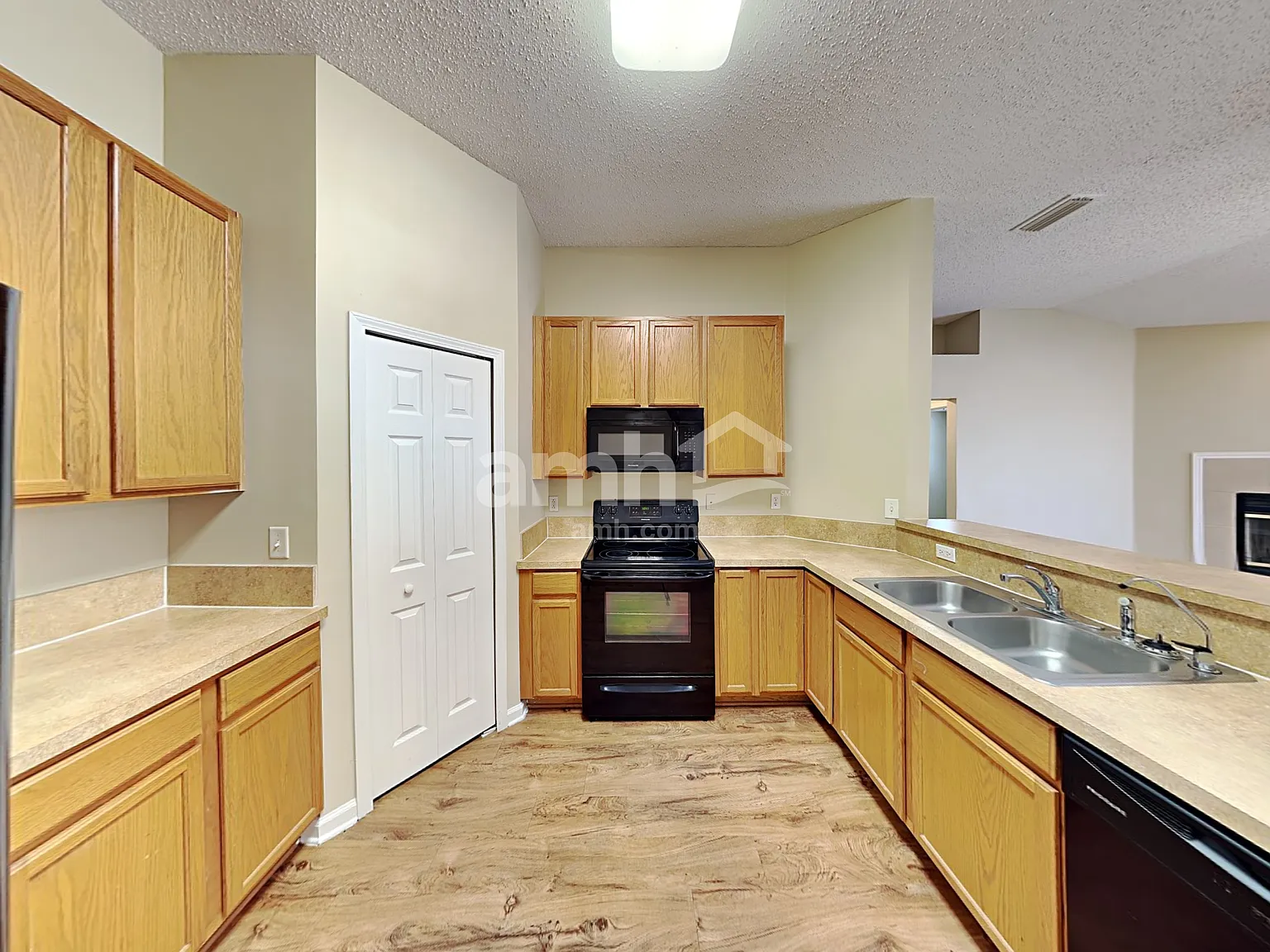 3 bed, 2.0 bath, 1608 sqft, $1,830 — Photo 4