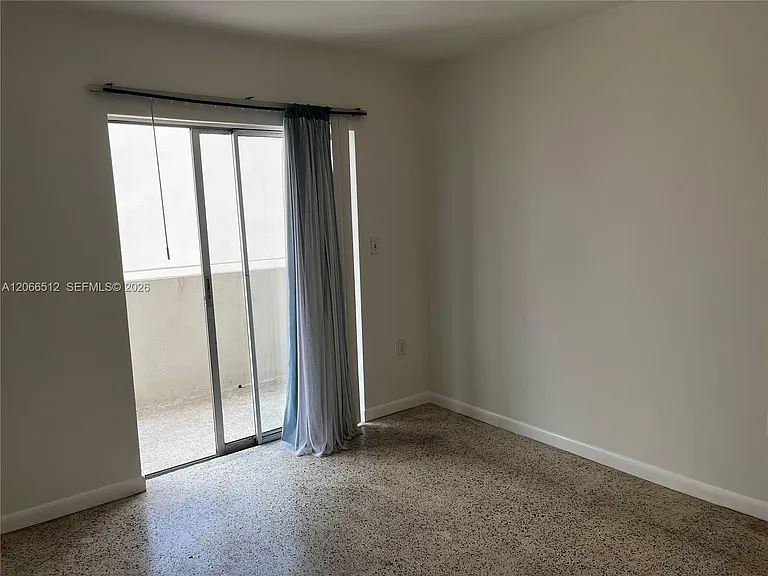 928 SW 30th Ave #3 — Photo 18