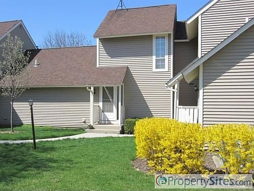 2nd image of 927 Clark Dr