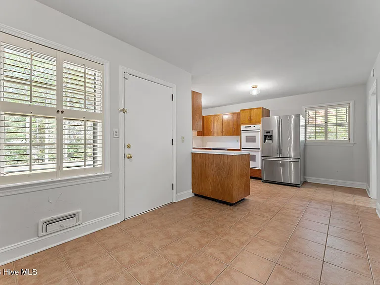225 Arbutus Rd — Photo 19