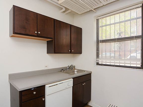 3rd image of 1532 N Kedzie Ave APT Gc