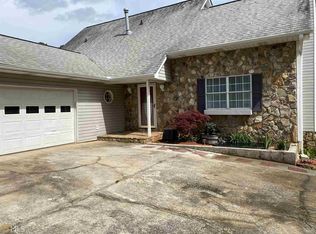 516 Avalon Dr, Fayetteville, GA 30214