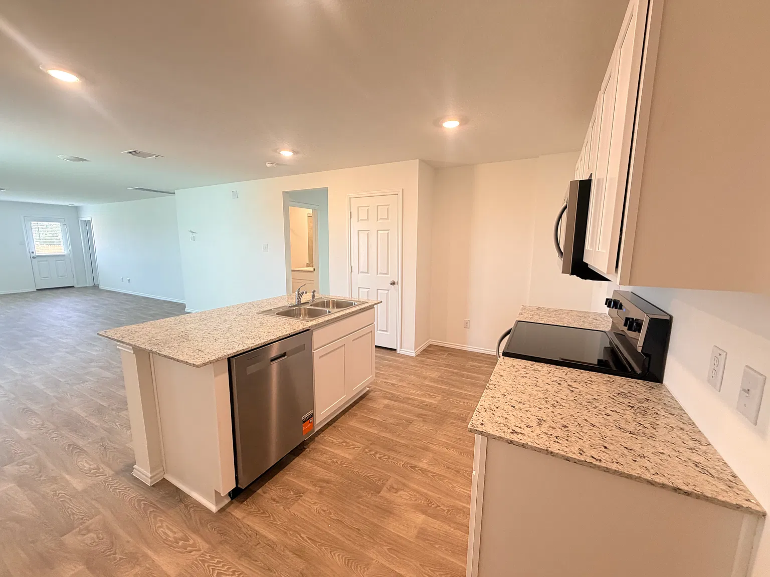 3 bed, 1434 sqft, $1,725 — Photo 2