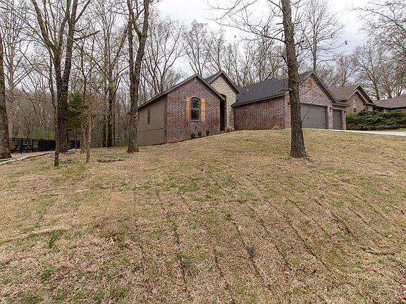 4th image of 30 Carroll Dr