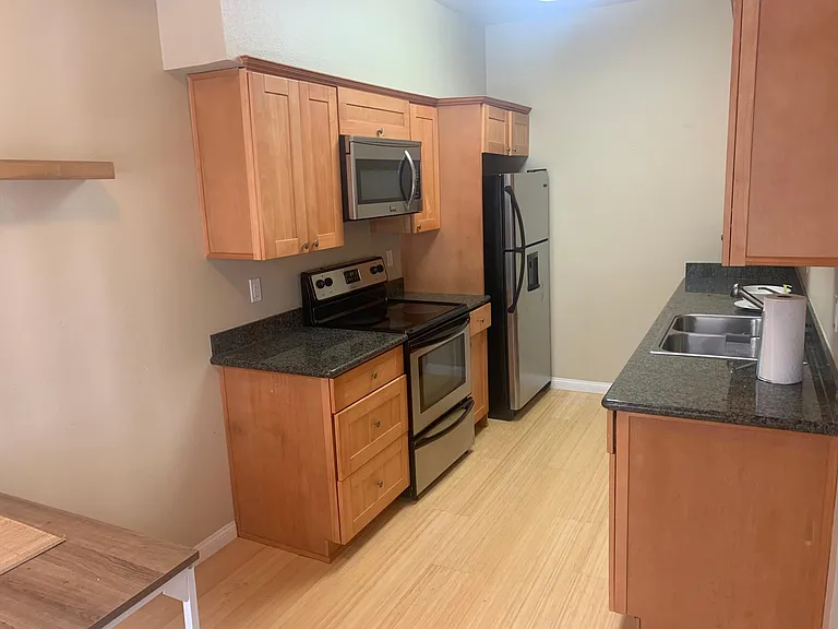 2427 Creekside Ct — Photo 2