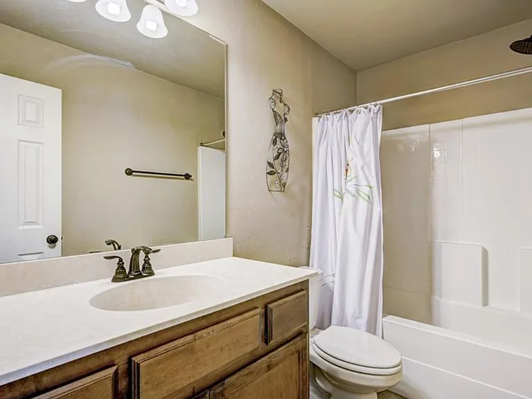 655 SW 37th St — Photo 15