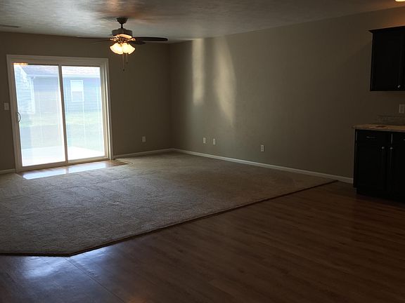 3rd image of 905 Farris St