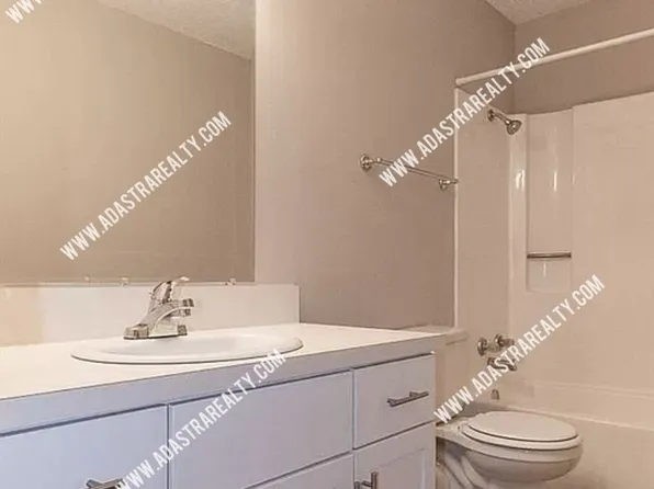 318 Birch Ln, Lawrence, KS 66044