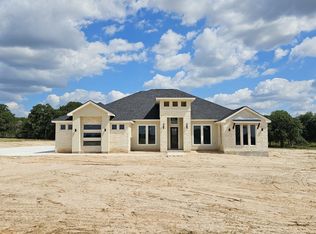 124 Hondo Rdg, La Vernia, TX 78121