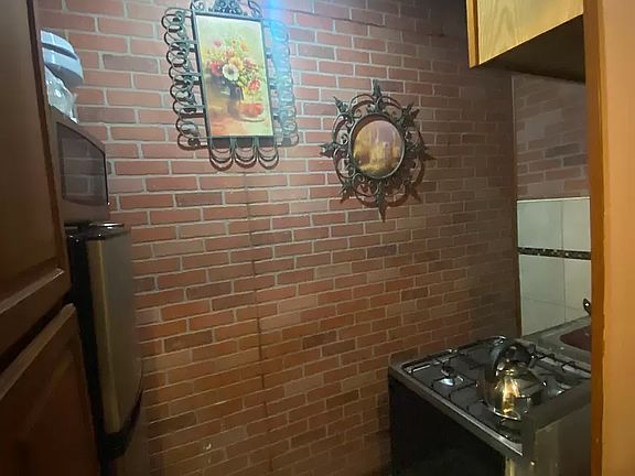 3rd image of 566 Halsey St #3FAM