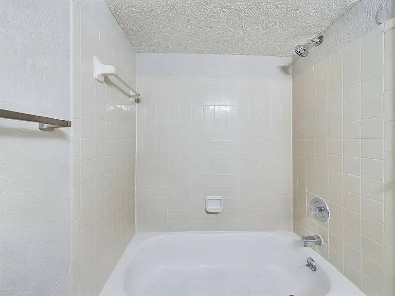9511 Shannon Green Dr #E — Photo 24