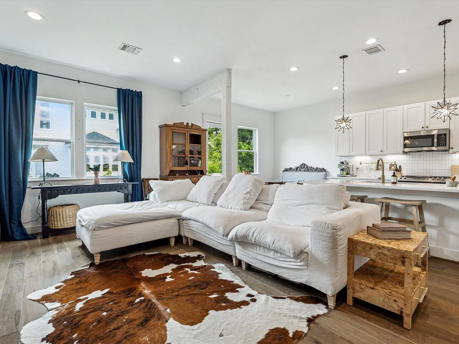3 bed, 2.5 bath, 1896 sqft, $3,500 — Photo 4