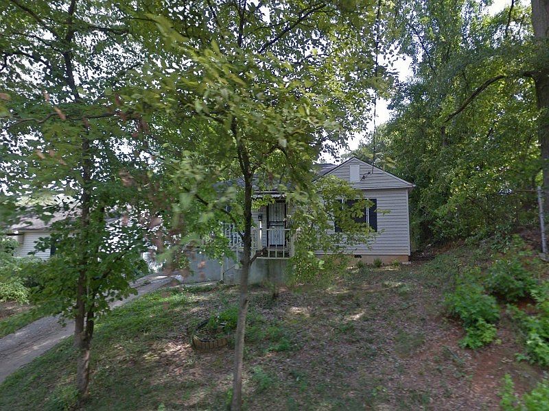 2nd image of 822 Berne St SE