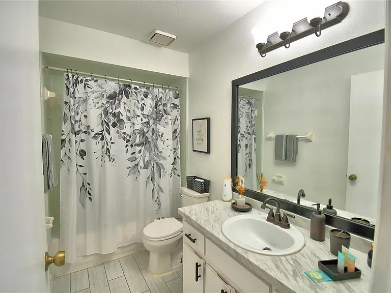 2935 Dickens Cir — Photo 55