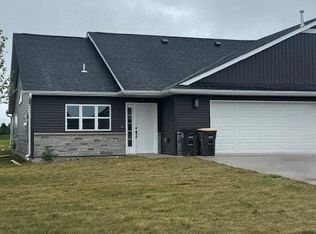 104 E Connie Ln, Eagle Lake, MN 56024