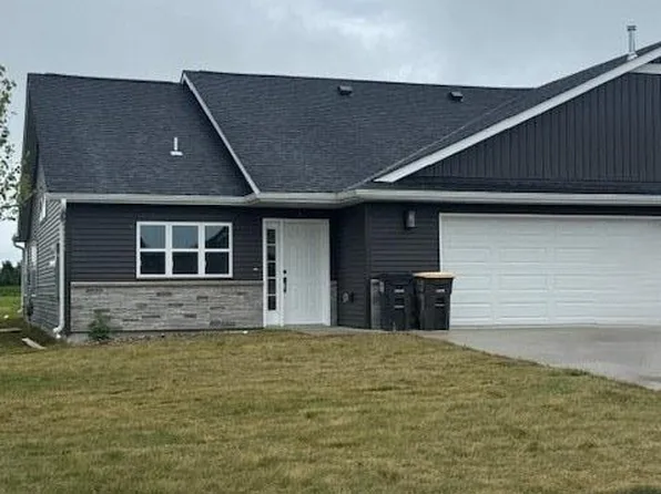 104 E Connie Ln, Eagle Lake, MN 56024