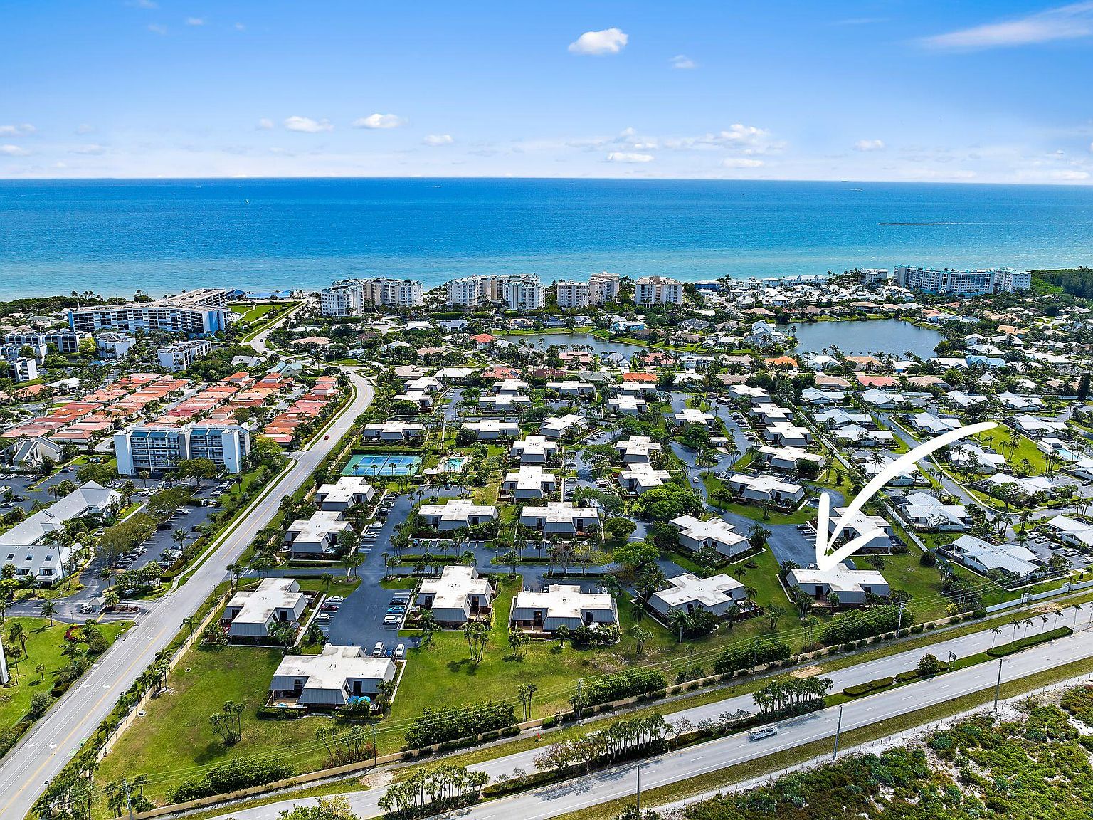 【 SALE】ESCOLTA 田代万里生＆吉武大地＆結城安浩 #1616 Iconic French-Inspired Chateau in Clyde Hill, Washington Asks