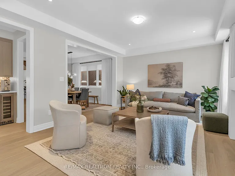 669 Newlove St — Photo 17