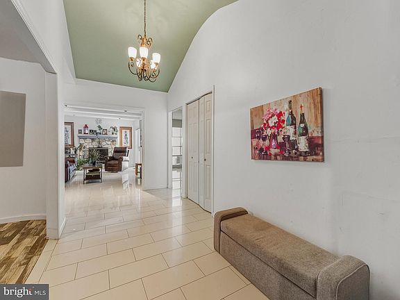 3rd image of 28 Forest Hill Dr