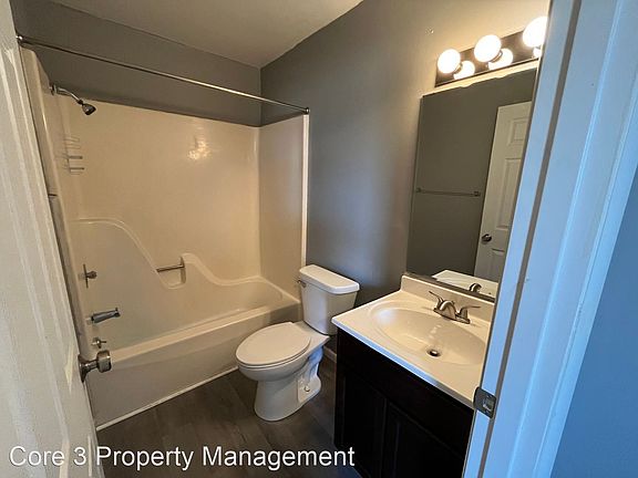 4th image of 335 E North St #8