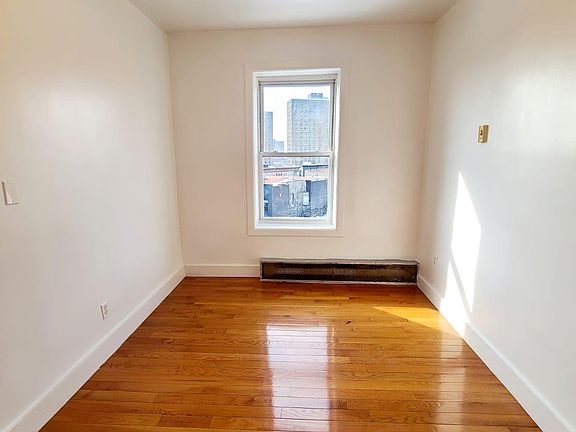 5th image of 762 Cauldwell Ave #2C