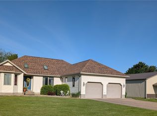 24 Senior Dr, Greenwich, OH 44837
