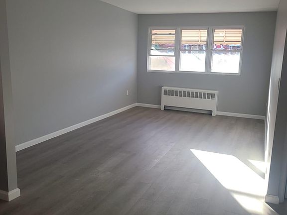 5th image of 440 Saint Lawrence Ave #3