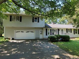 7607 Homestead Dr, Baldwinsville, NY 13027