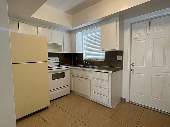 4th image of 890 NW 39th St APT 4