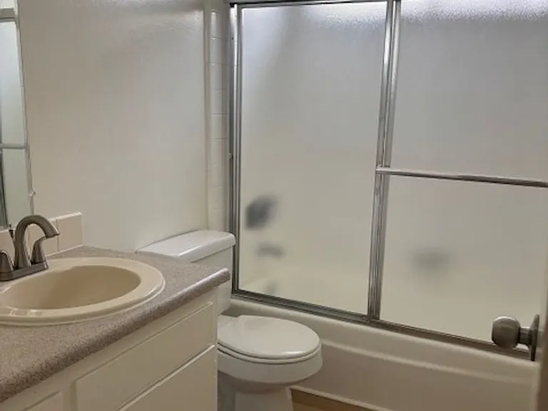 1435 S Bundy Dr — Photo 11