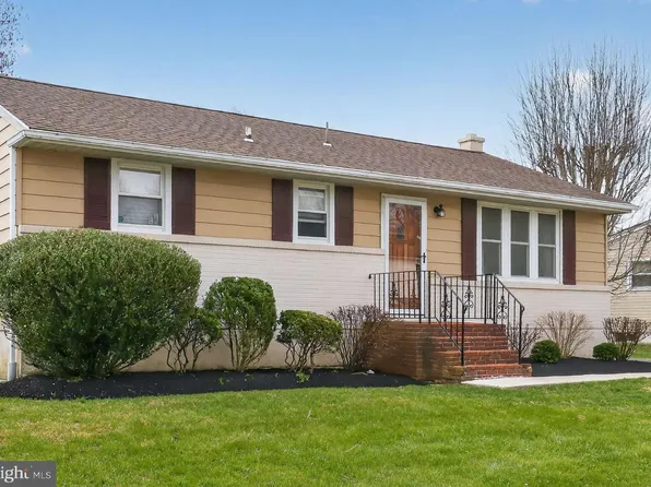 49 Lake Dr, Newark, DE 19702