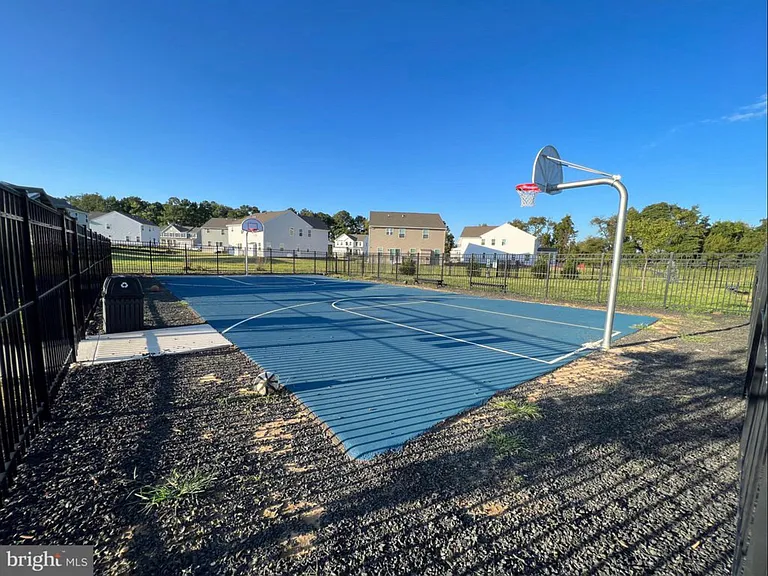 511 Swansea Dr — Photo 17