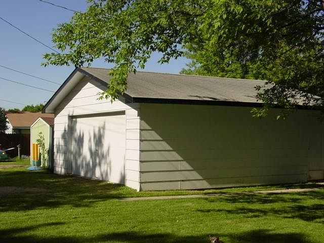 2nd image of 509 3rd Ave NE