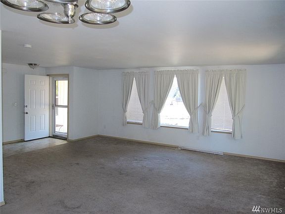 3rd image of 16426 Field Ct SE