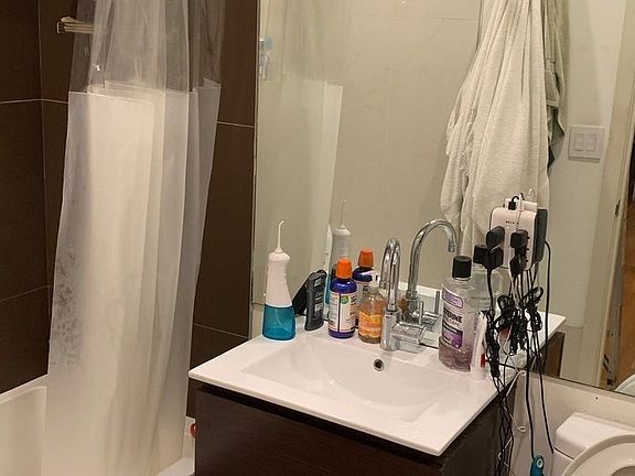4th image of 865 Grand St APT 1B