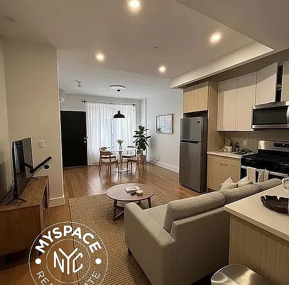 56 E 21st St #3B — Photo 4
