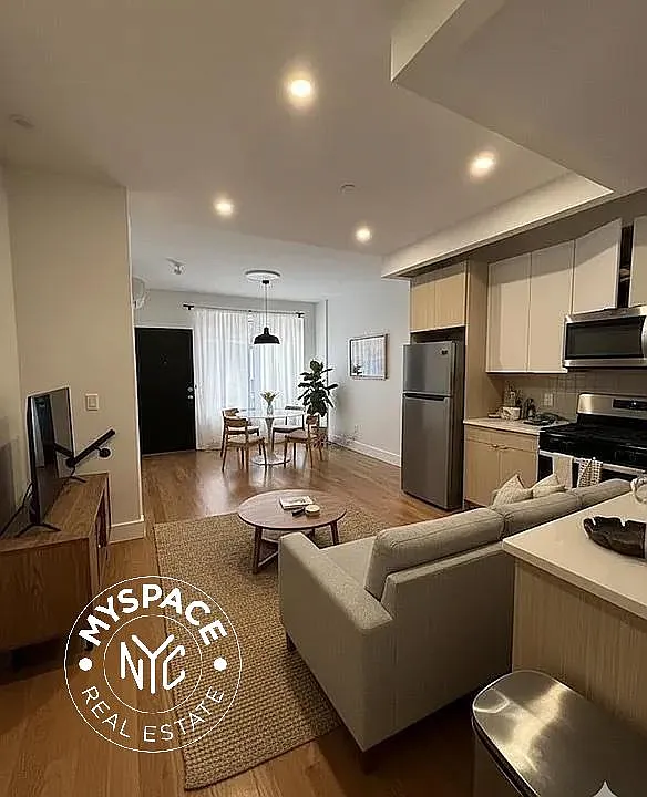 56 E 21st St #2B