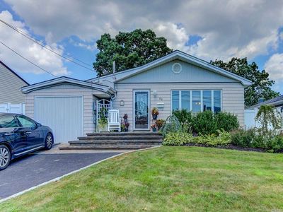 37 Maple Ave, Farmingdale, NY, 11735