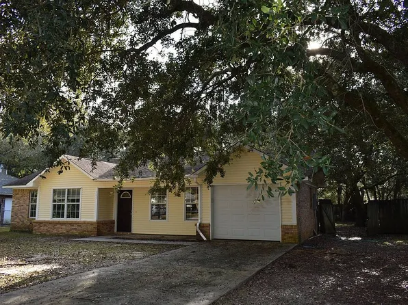 909 Orange St, Ocean Springs, MS 39564