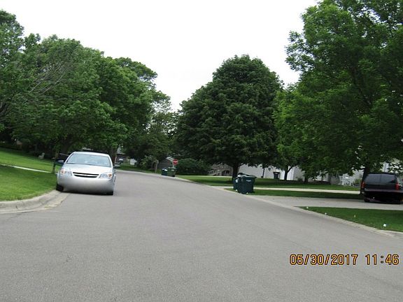 4th image of 3044 92nd Ave NE