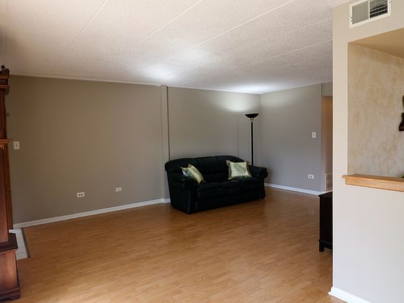 5th image of 9130 W 95th St APT 1A