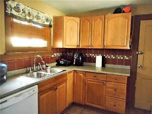 5th image of 153 Nassau Ave
