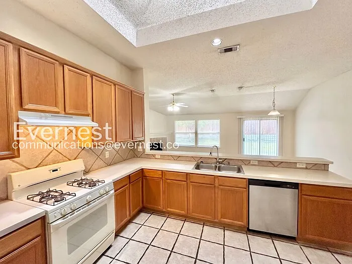 7912 Boylston Dr — Photo 4