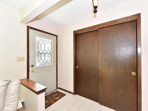 5th image of W193S7137 Hillview DRIVE