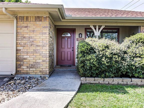 3rd image of 1937 Willow Park Dr